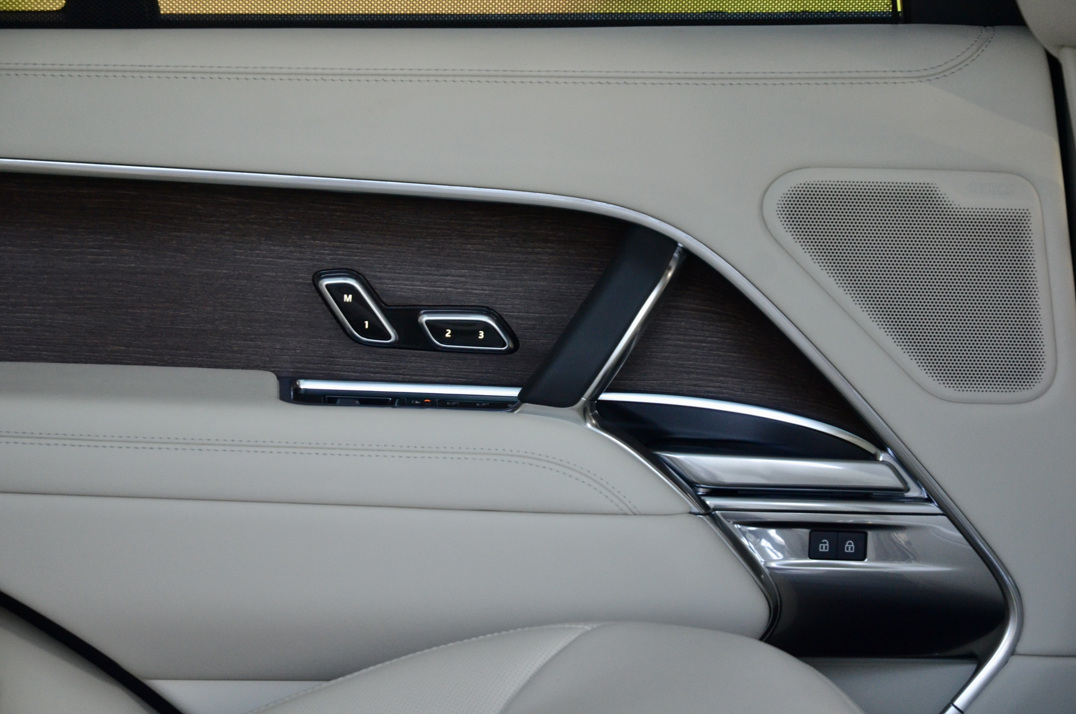 Land Rover Range Rover 3.0ltr P440e Autobiography gallery image 26