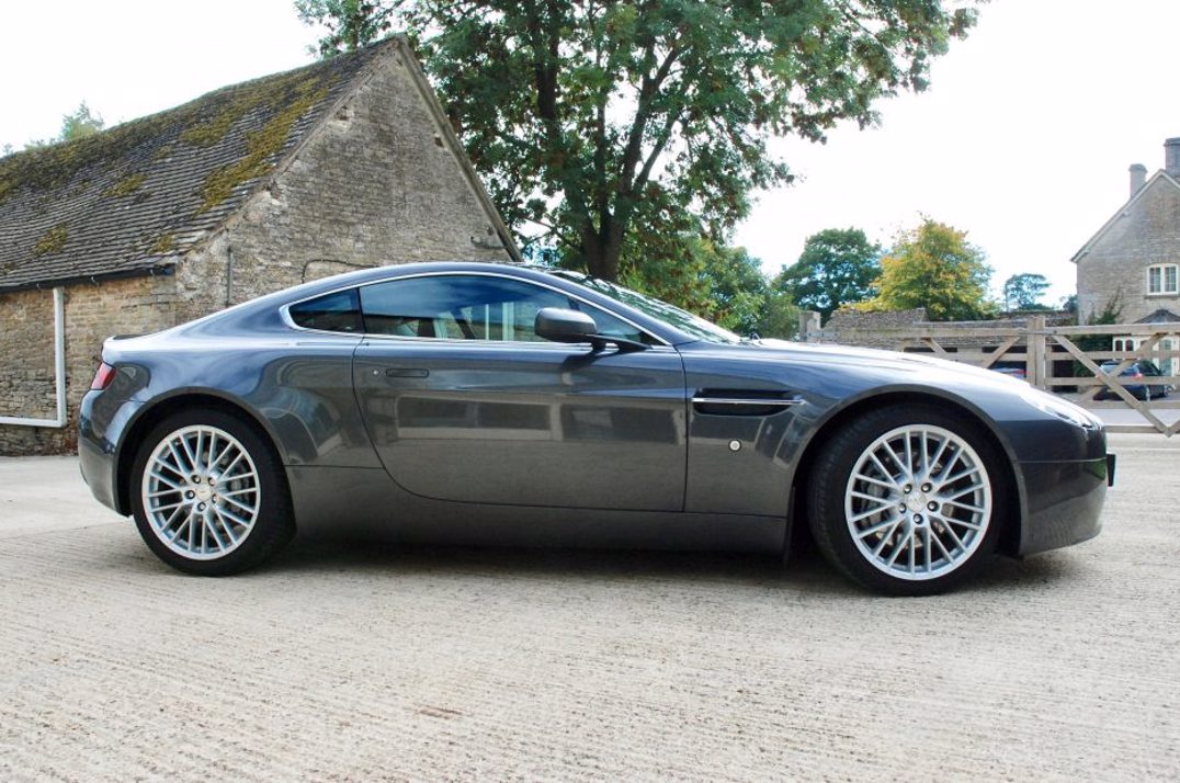 Aston Martin V8 Vantage 4.7 Manual Coupe. gallery image 1
