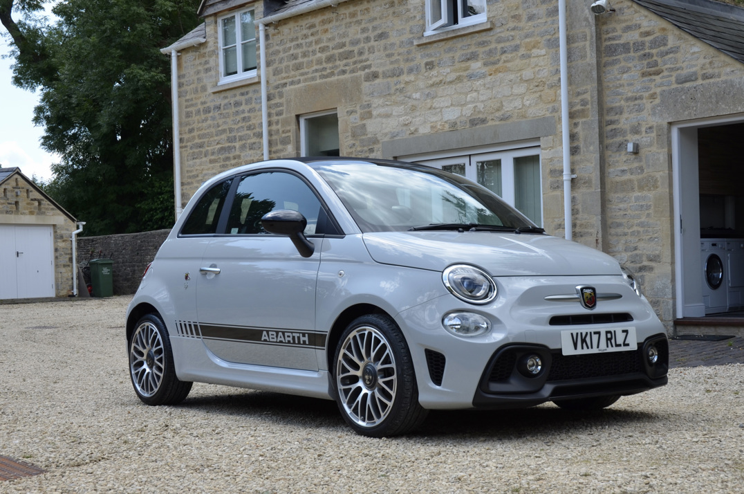 Fiat 500 595 Abarth Convertible gallery image 4
