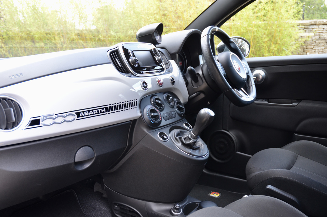 Fiat 500 595 Abarth Convertible gallery image 32