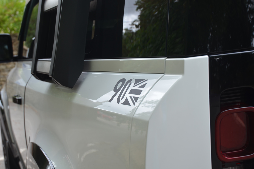 Land Rover Defender 90 3.0 250M MHEV Urban Edition gallery image 35