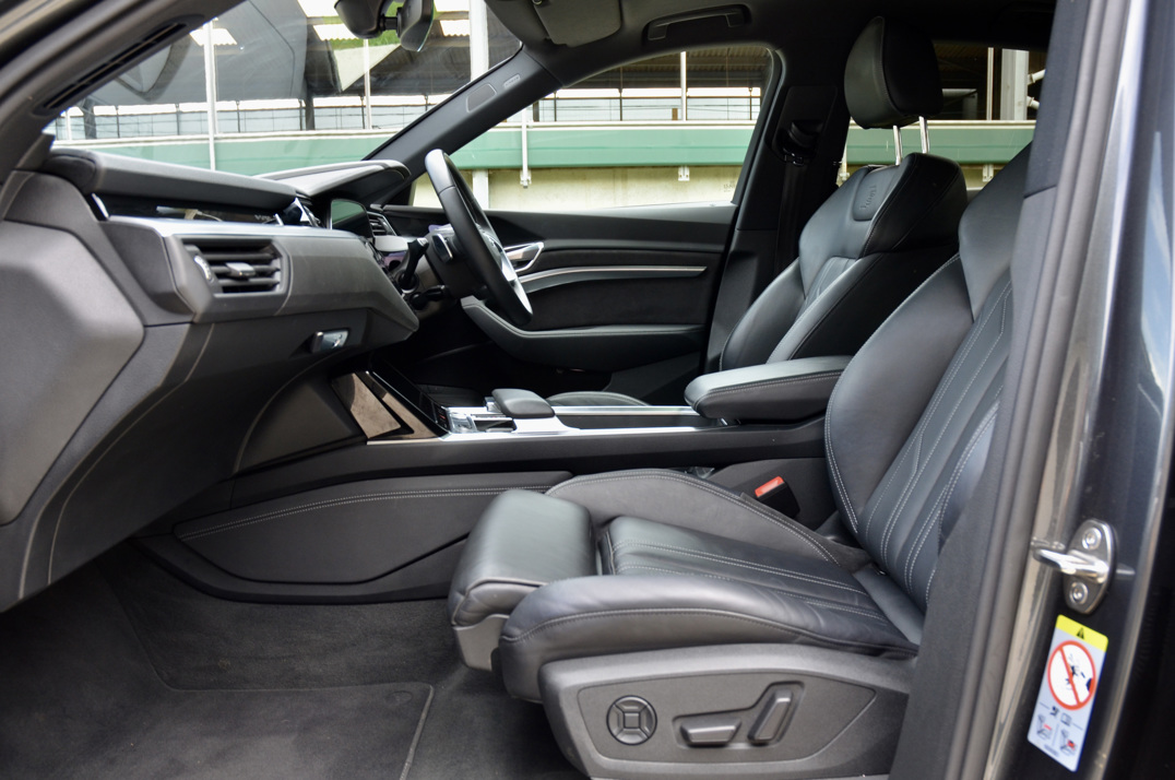 Audi E - Tron Launch Edition 55 Quattro 300Kw. gallery image 31