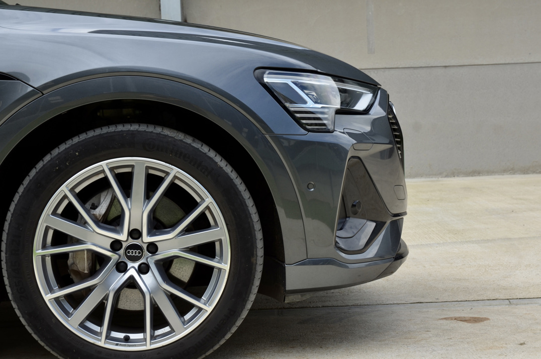 Audi E - Tron Launch Edition 55 Quattro 300Kw. gallery image 15