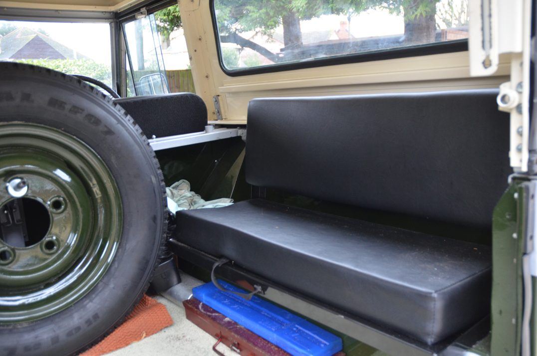 Land Rover Series II gallery image 45