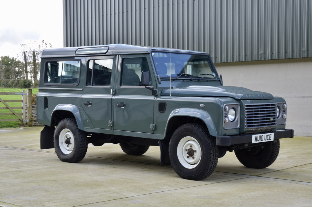 Land Rover Defender 110 County TD 7 Seater Estate gallery image 4