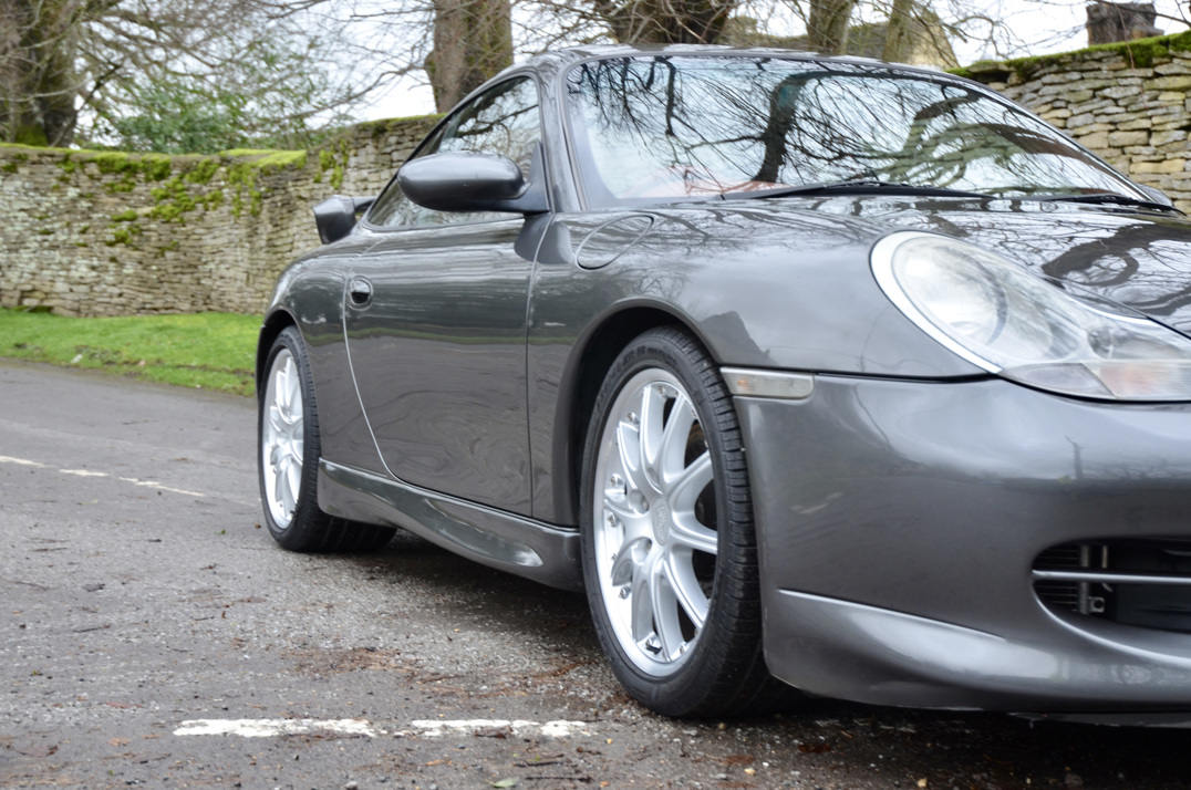 Porsche 911 Carrera with factory Aero kit. gallery image 17