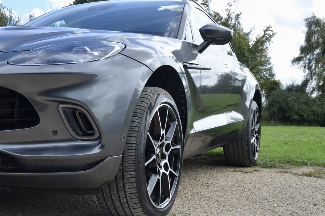Aston Martin DBX 4.0 V8. gallery image 9