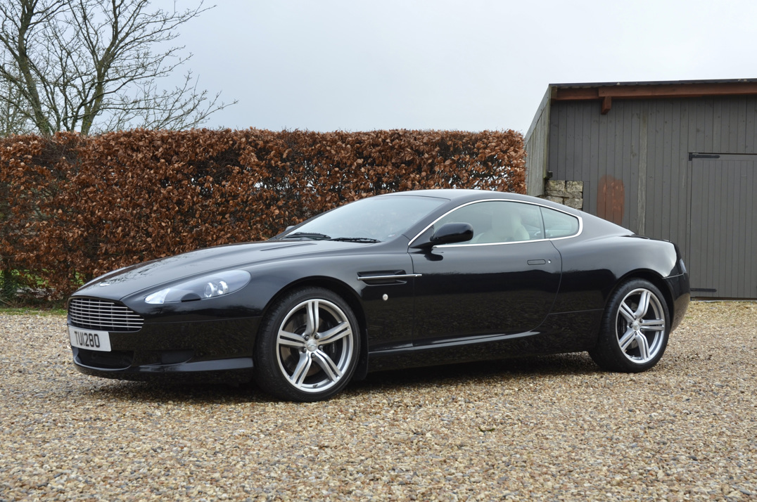Aston Martin  Db-9 Manual gallery image 8
