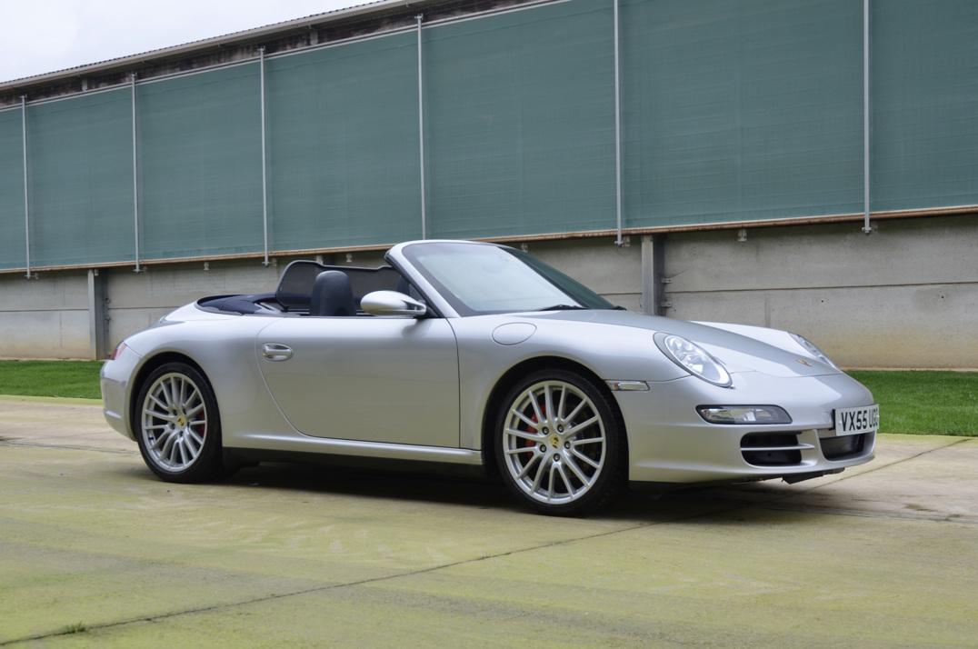 Porsche Carrera 911 C4S Cabriolet Manual. gallery image 7