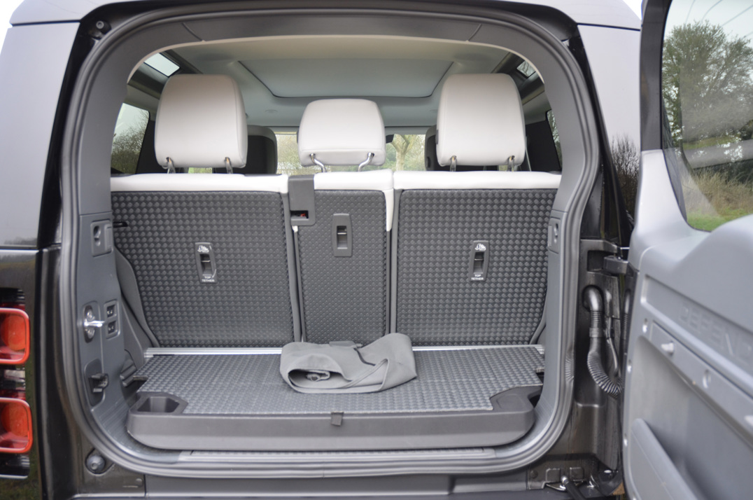 Land Rover Defender 90 X Dynamic HSE 3.0D MHEV gallery image 40