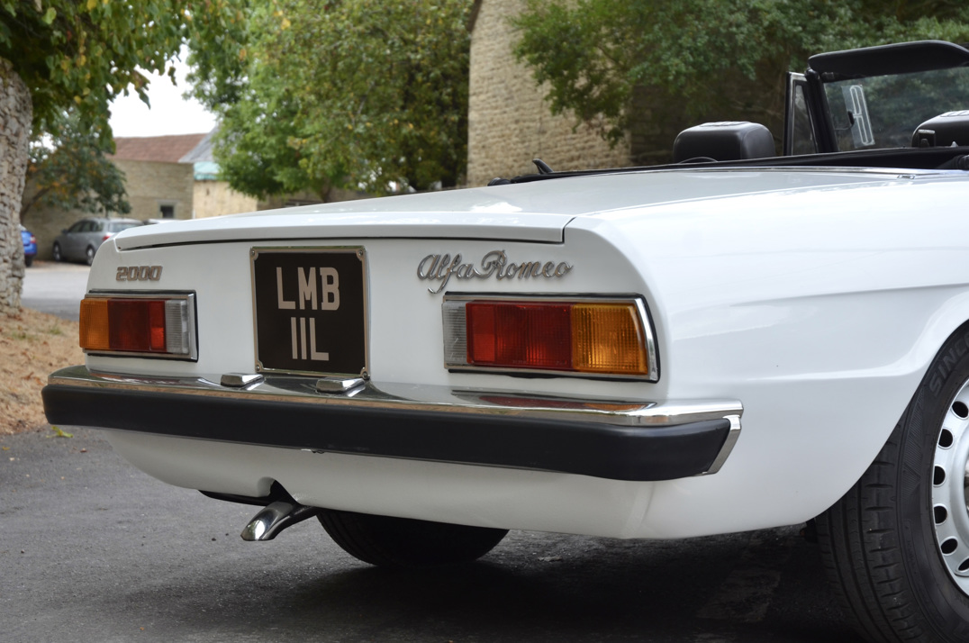 Alfa Romeo 2000 Veloce Spider 1972 gallery image 18