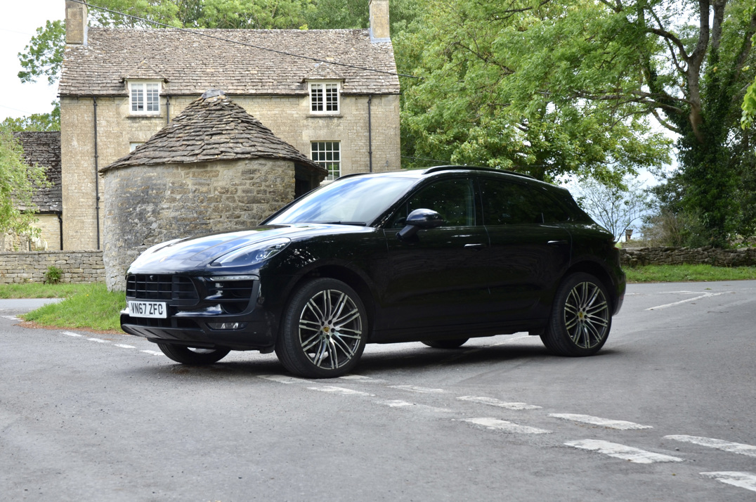 Porsche Macan 3.0 S PDK. 17K In optional extras FP+PSSH gallery image 1