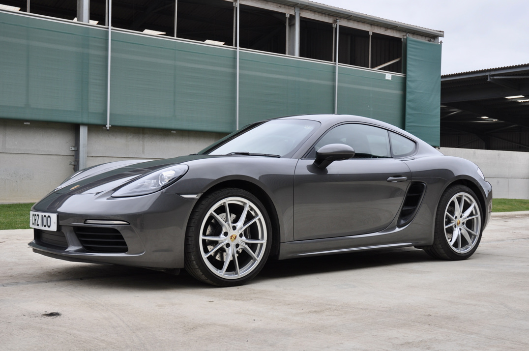 Porsche Cayman T 718/982 gallery image 1