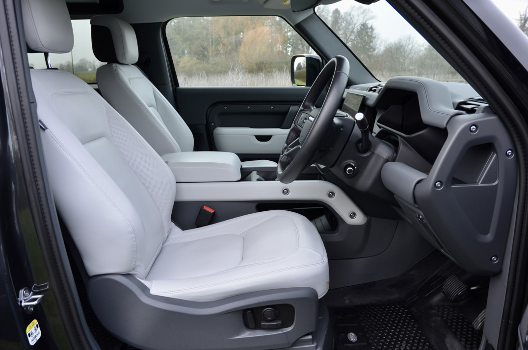 Land Rover Defender 90 X Dynamic HSE 3.0D MHEV gallery image 33