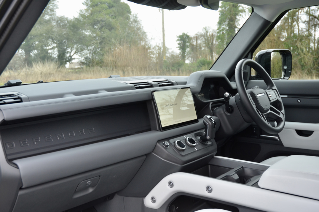 Land Rover Defender 90 X Dynamic HSE 3.0D MHEV gallery image 38