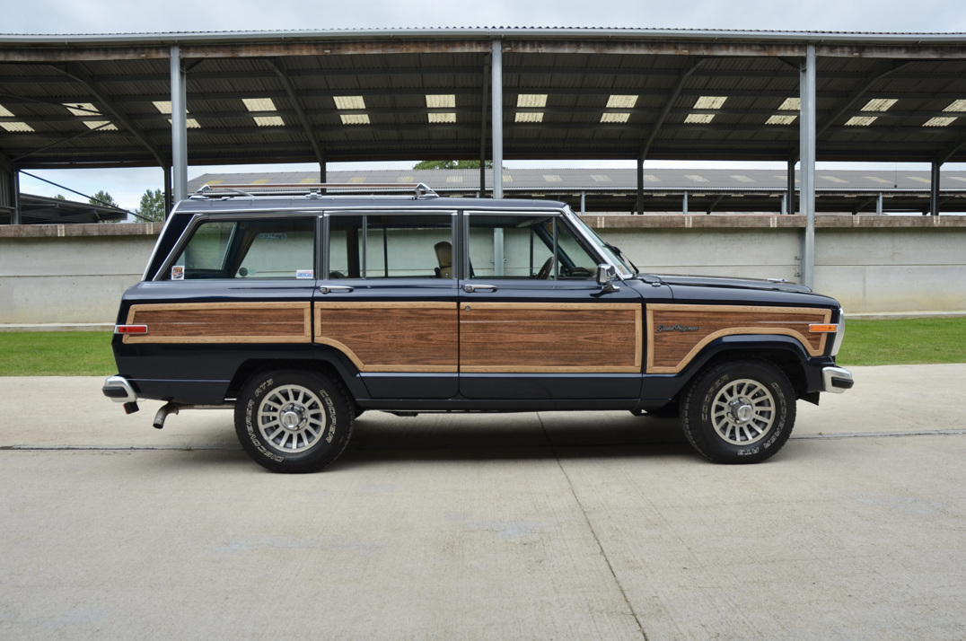 Jeep Grand Wagoneer 5.900cc V8 Auto gallery image 7