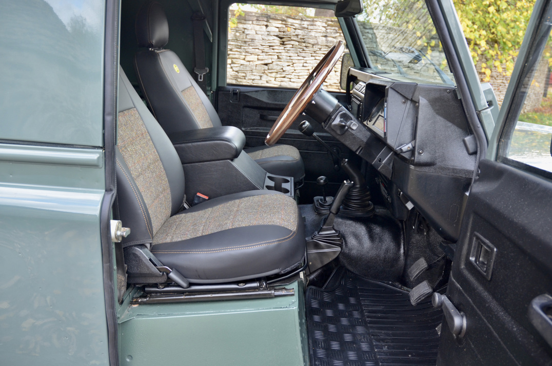 Land Rover Defender 90 - TD 5 gallery image 37