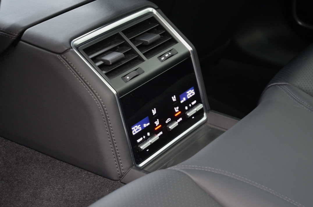 Porsche Panamera 4 V6 Sport Turismo 5dr Petrol Plug-in Hybrid PDK 4WD. gallery image 44