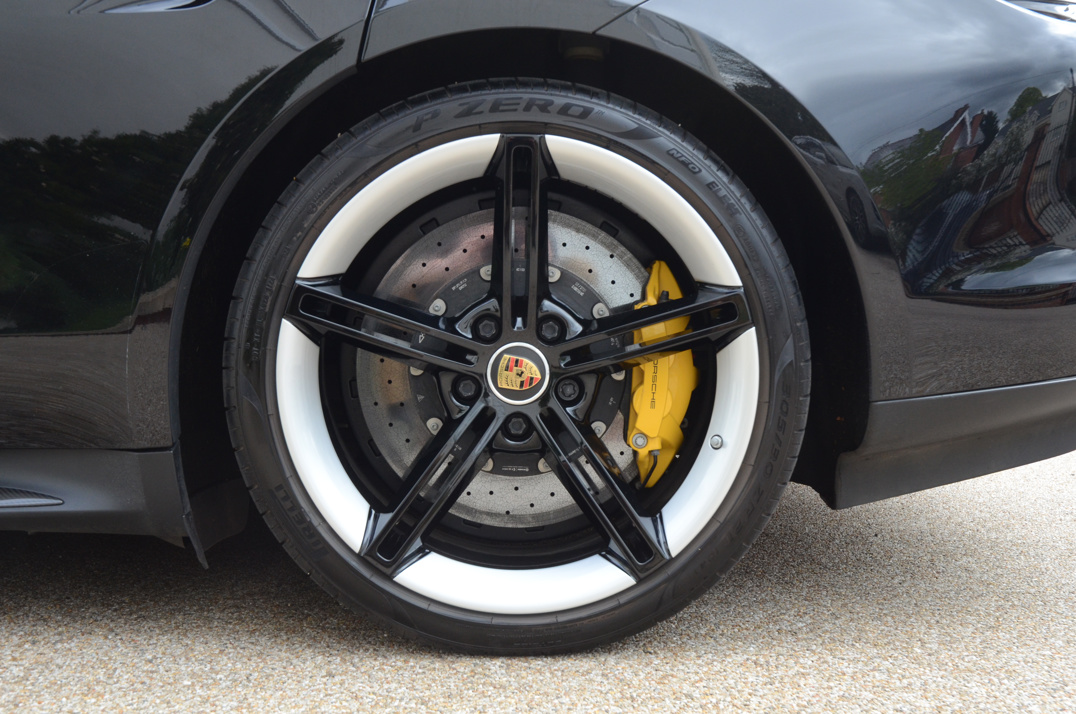 Porsche Taycan Turbo S gallery image 23