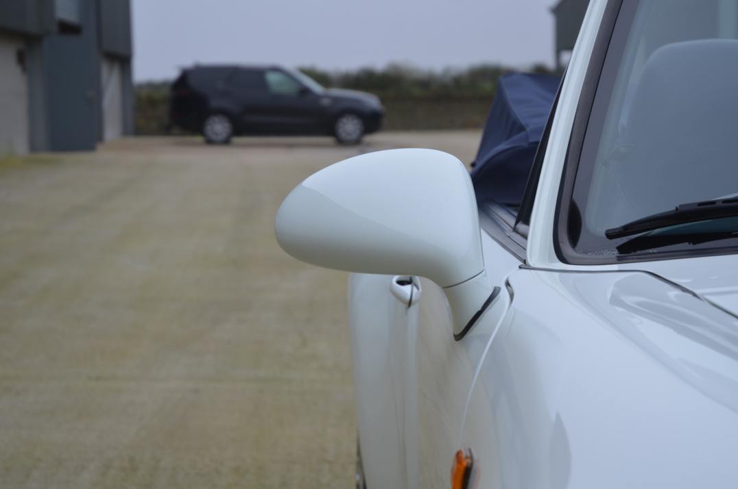 Porsche 911 (993) Carrera 3.6 Manual Cabriolet. gallery image 21