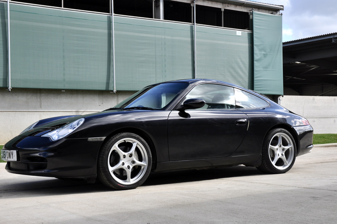 Porsche 911 996 Carrera 4 gallery image 1
