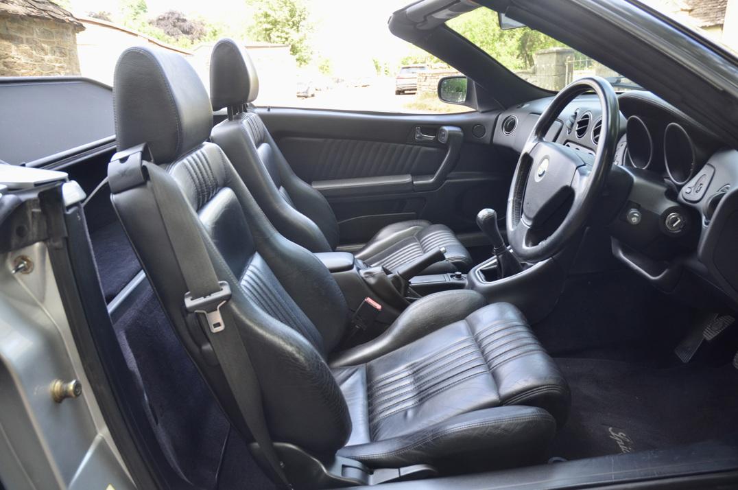 Alfa Romeo Spider 2.0 JTS Lusso Convertible by Pininfarina gallery image 32