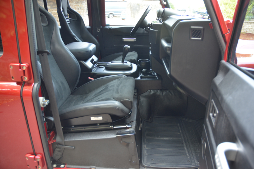 Land Rover Defender 110 2.2 TDCI Automatic 9 - Seater gallery image 42