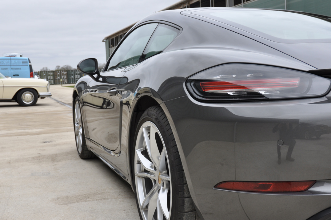 Porsche Cayman T 718/982 gallery image 13