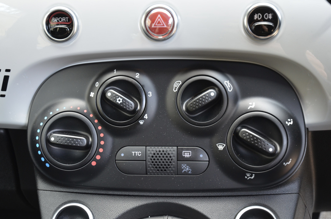 Fiat 500 595 Abarth Convertible gallery image 37