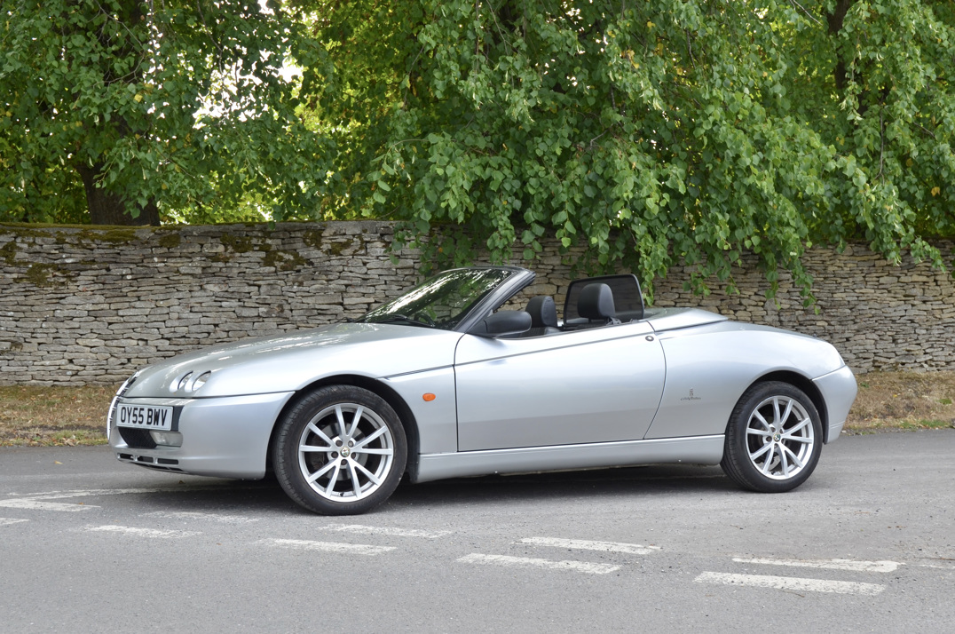 Alfa Romeo Spider 2.0 JTS Lusso Convertible by Pininfarina gallery image 2