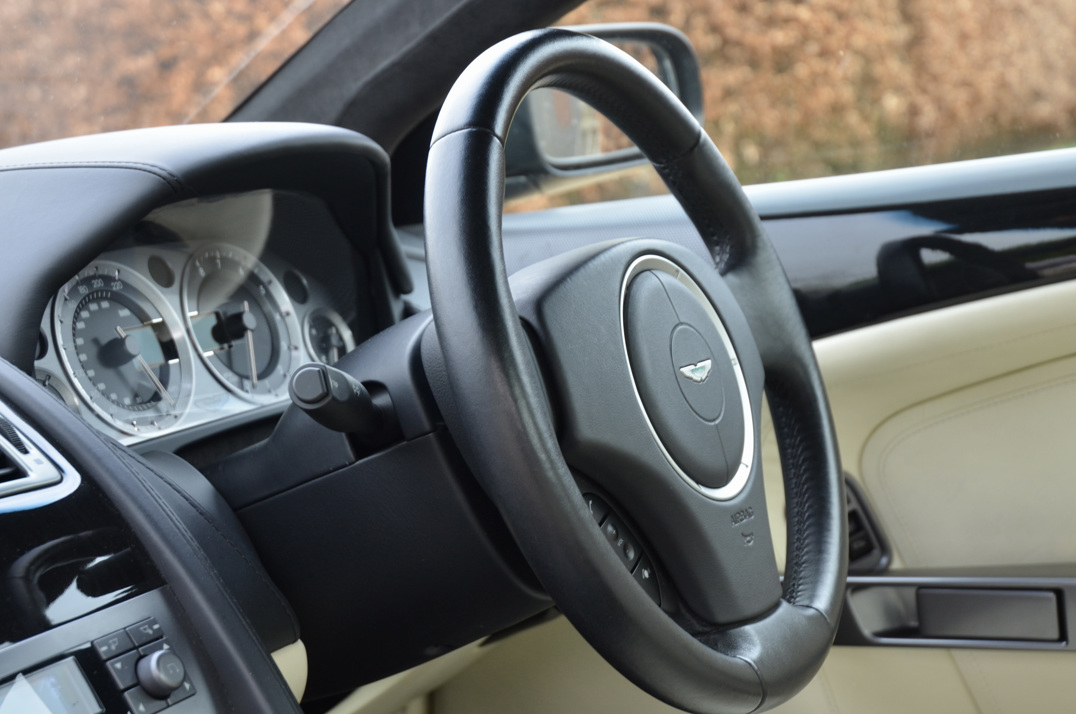 Aston Martin  Db-9 Manual gallery image 34