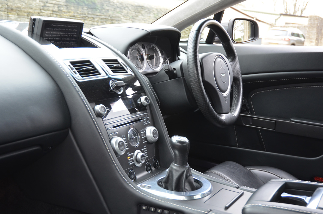 Aston Martin Vantage 4.7 Manual Coupe. gallery image 36