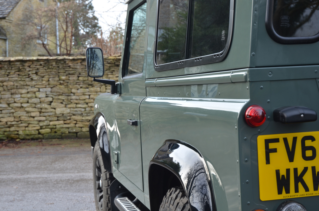 Land Rover Defender 90 XS Station Wagon gallery image 14