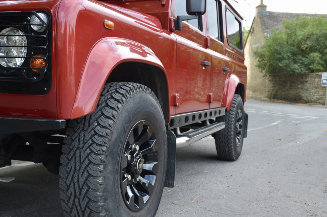 Land Rover Defender 110 2.2 TDCI Automatic 9 - Seater gallery image 10