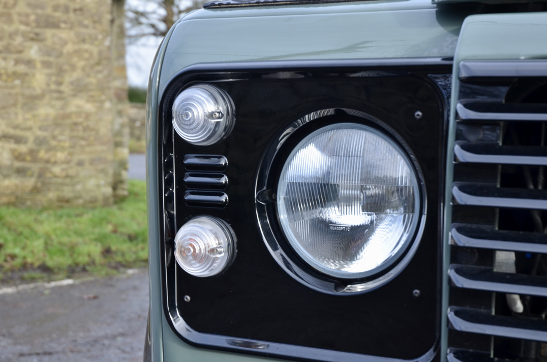 Land Rover Defender 90 XS Station Wagon gallery image 20