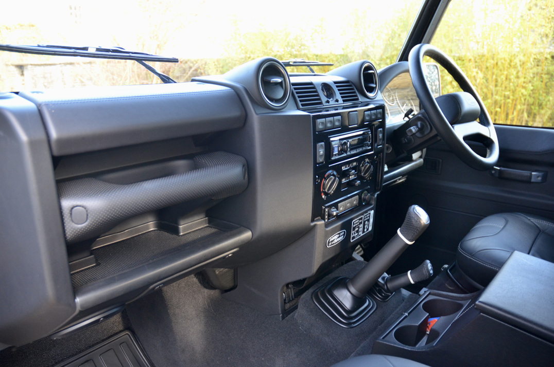 Land Rover Defender XS Landmark Edition 2.2 TDCI gallery image 28