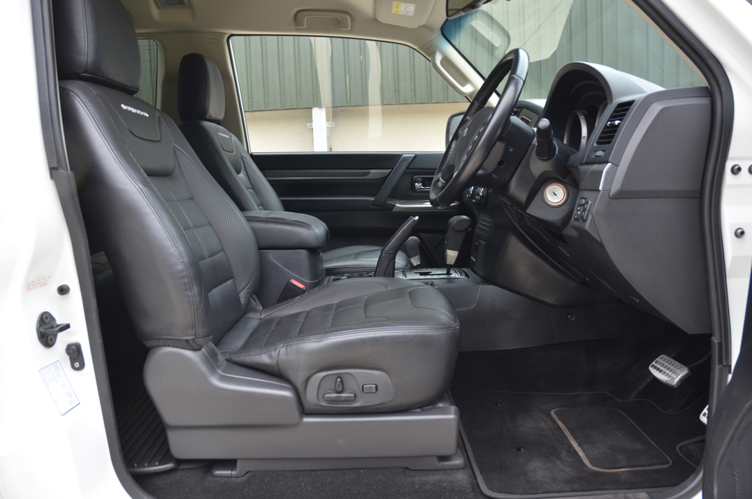 Mitsubishi Shogun 3.2 DI-D Barbarian Auto SWB gallery image 26