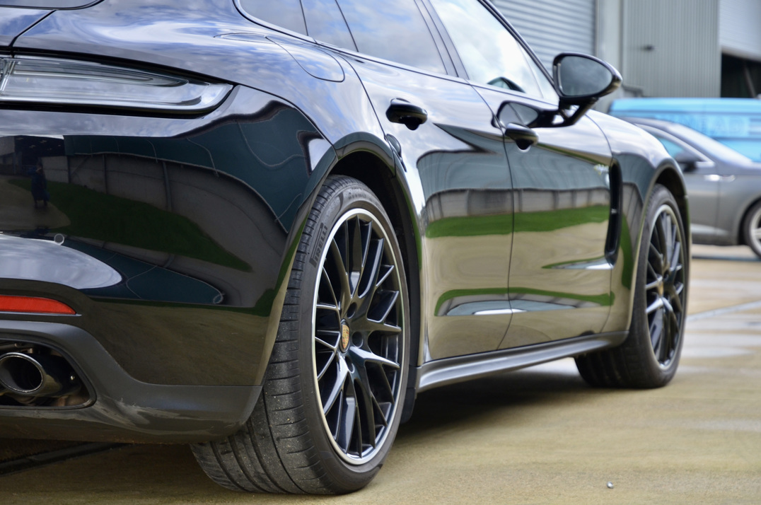 Porsche Panamera 4 V6 Sport Turismo 5dr Petrol Plug-in Hybrid PDK 4WD. gallery image 16