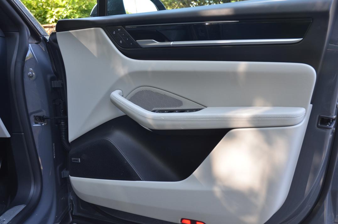 Porsche Macan 4s Electric gallery image 27