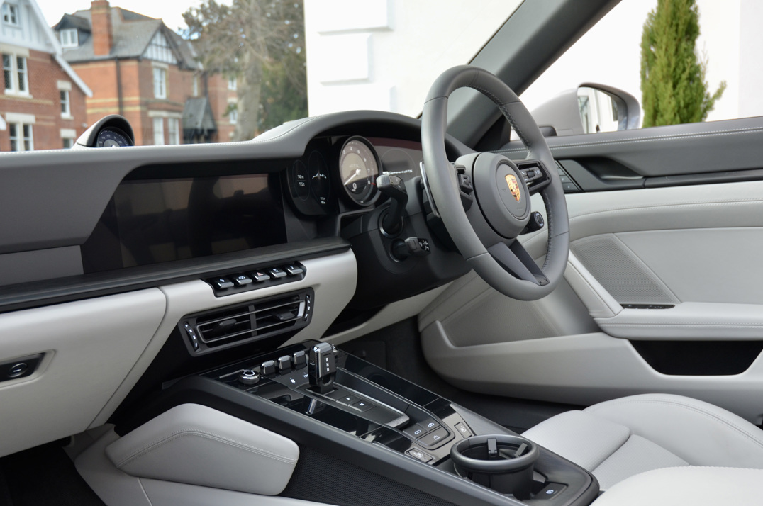 Porsche 911 Carrera 4 GTS Cabriolet gallery image 35