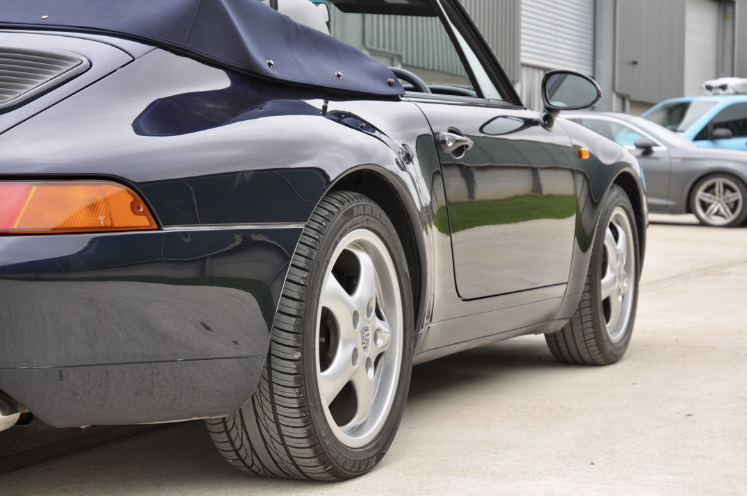 Porsche 911 993 Carrera 3.6 Convertible Manual gallery image 16