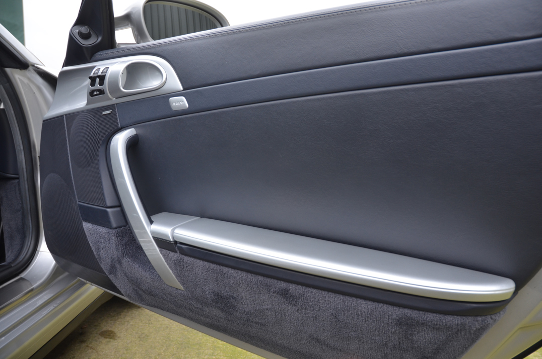 Porsche Carrera 911 C4S Cabriolet Manual. gallery image 26