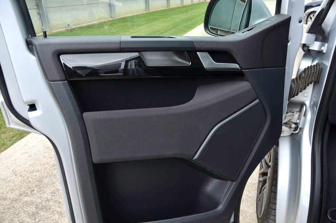 Volkswagen T-6 Transporter 2.0Ltr Caravelle SE TSI BMT Sport Line. gallery image 35