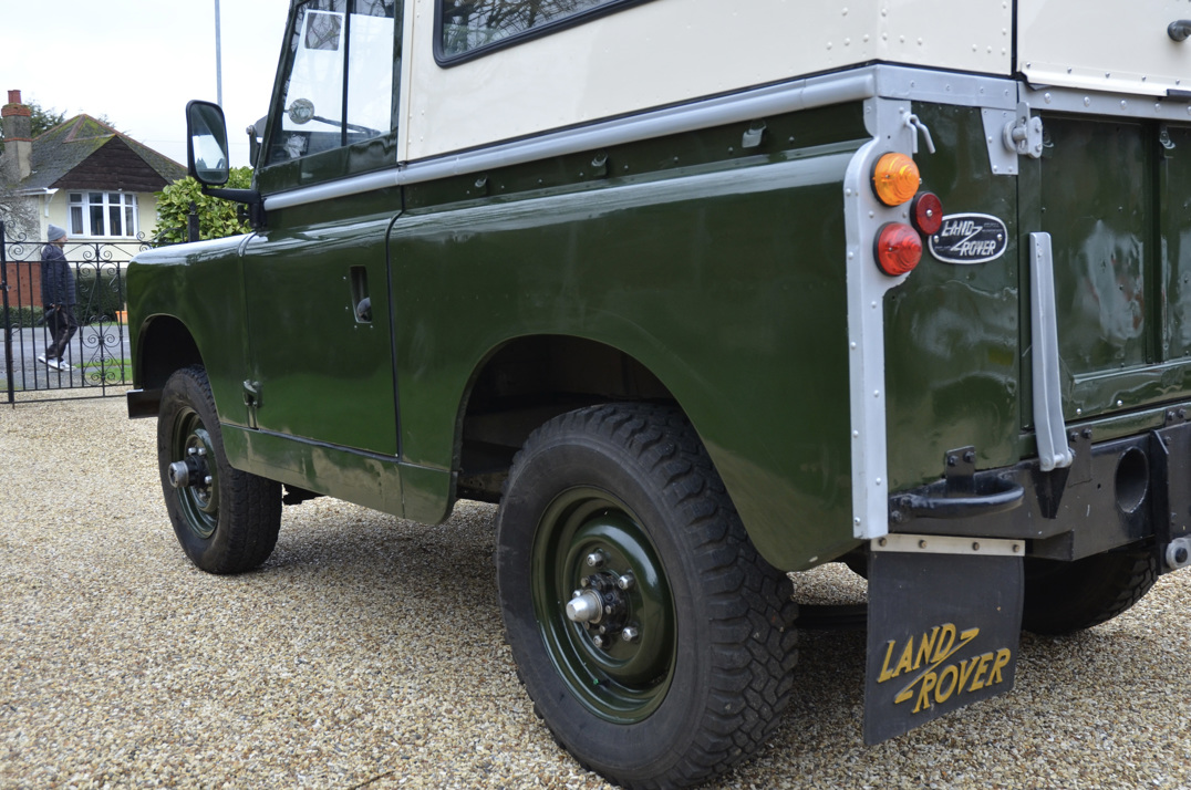 Land Rover Series II gallery image 13