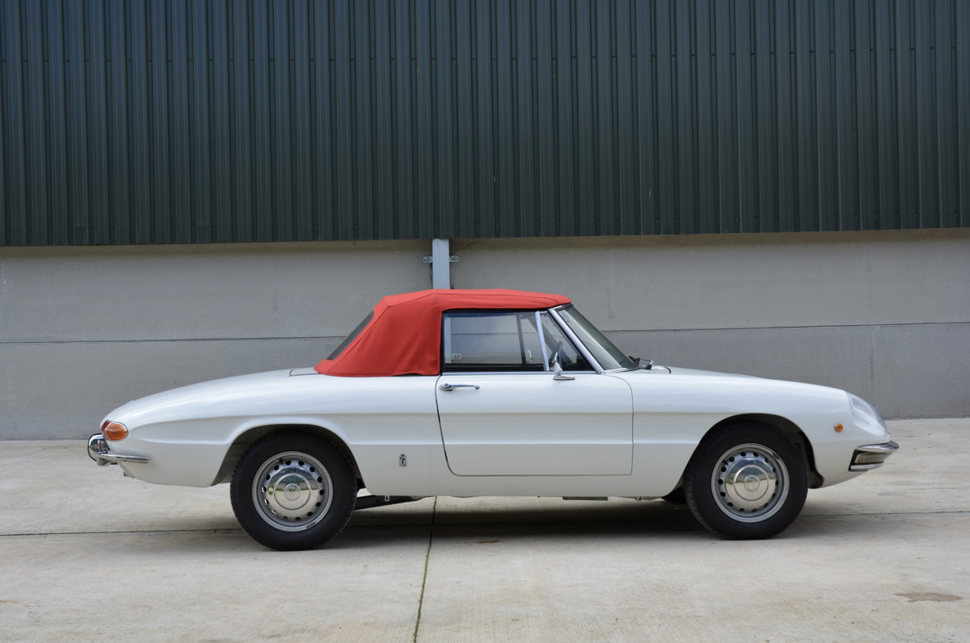 Alfa Romer 1300 Junior Spider Pininfarina. gallery image 4