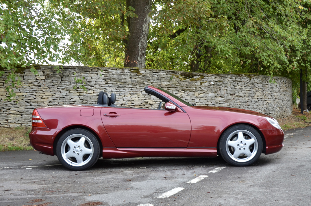 Mercedes Benz 320 SLK AMG Roadster. gallery image 3