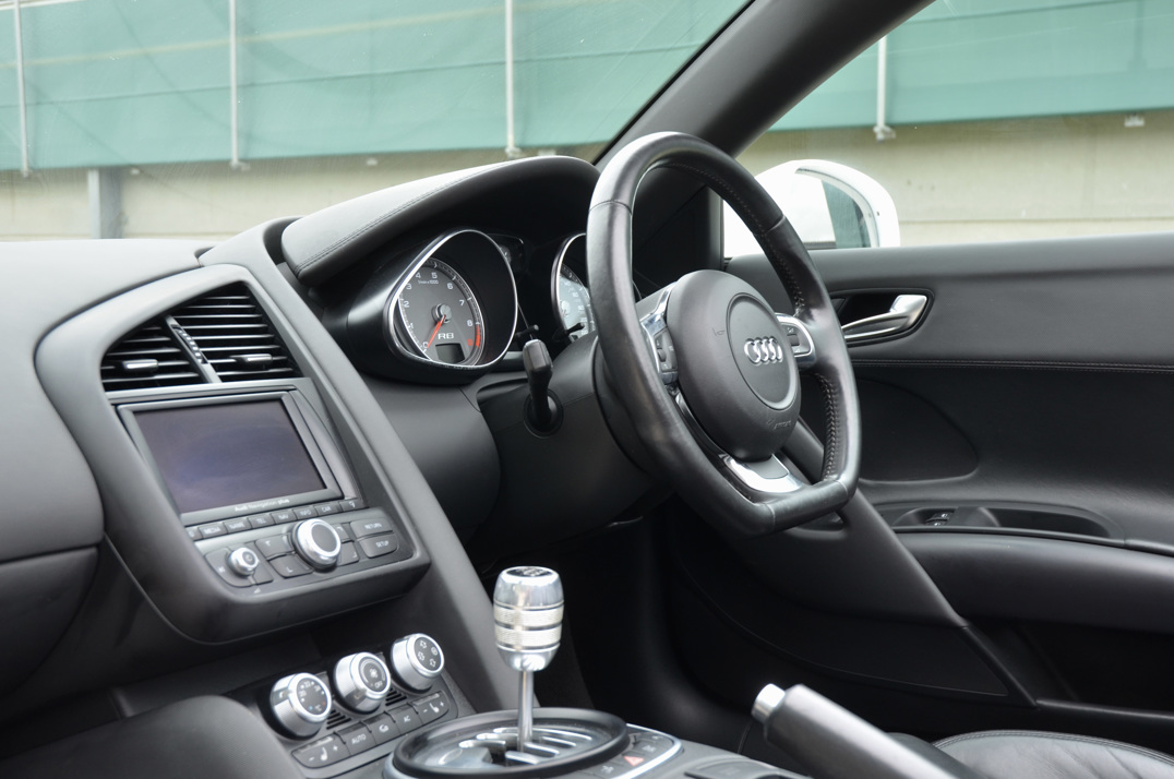 Audi R8 Spyder V8 Manul . gallery image 43