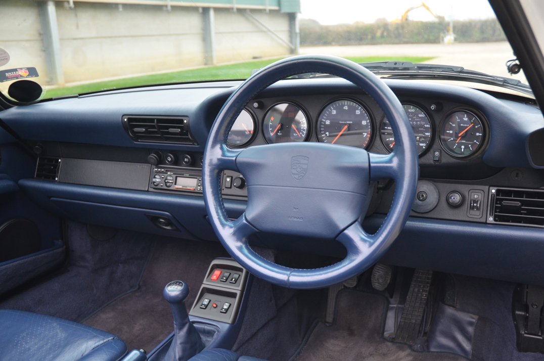 Porsche 911 (993) Carrera 3.6 Manual Cabriolet. gallery image 31