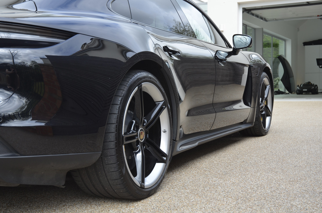 Porsche Taycan Turbo S gallery image 15