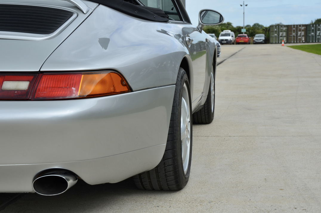 Porsche 993 Carrera  Cabriolet gallery image 18